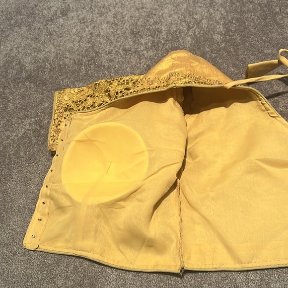 Gold Saree blouse with gold/pearl details - Picture 5 of 6